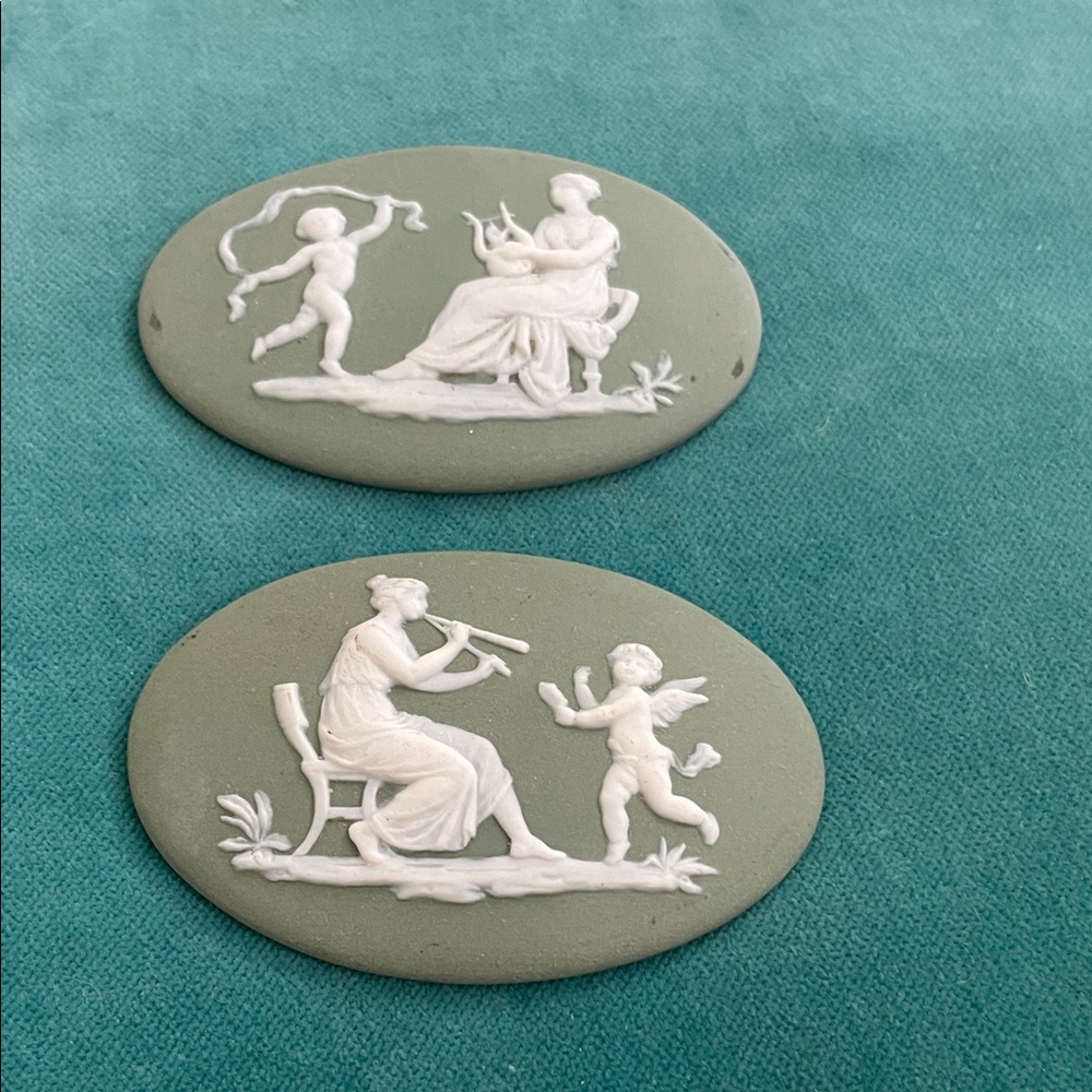 Green and White Cameo Set